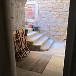 Comfortable In 55 M² With Terrace بيتينا