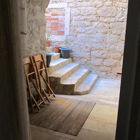Comfortable In 55 M² With Terrace Betina (Sibenik-Knin)