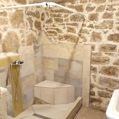 Apartmán Charming In With Terrace 55 M² Near Beaches