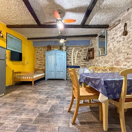 Comfortable In 55 M² With Terrace