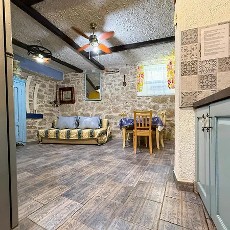 Comfortable In 55 M² With Terrace Betina (Sibenik-Knin)