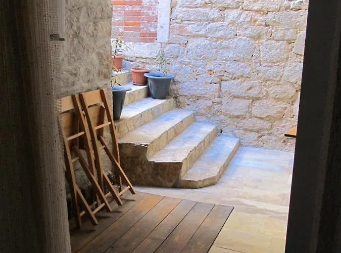 Comfortable In 55 M² With Terrace Betina (Sibenik-Knin)